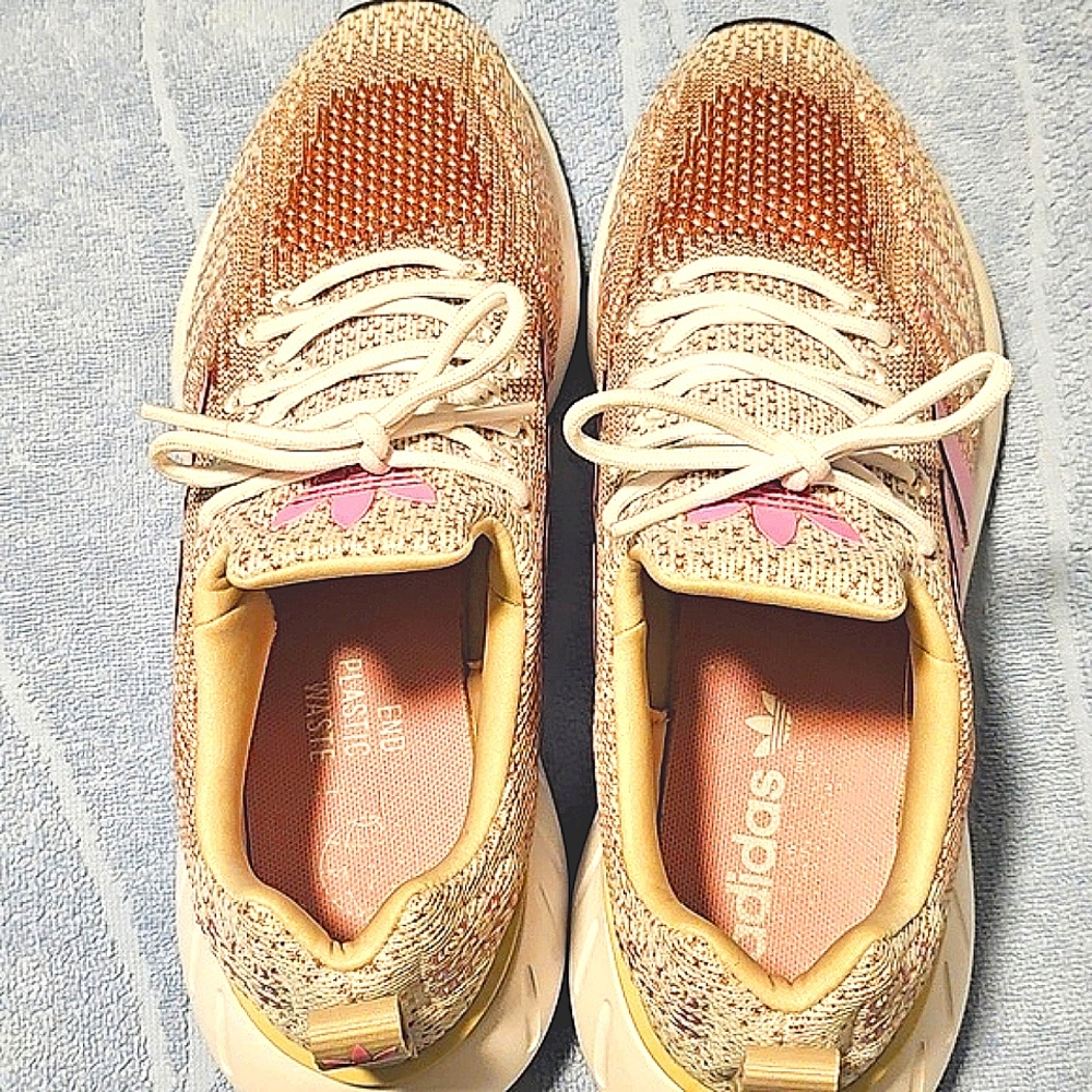 Addias Sneakers